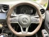 【純正革巻きステアリング】上質な革を使用することで、手にしっかり馴染みとても運転しやすいハンドルです♪