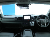 9型の運転席回り♪新しいステアリング、多彩な安全装備など運転の際に快適にお過ごしいただけます♪