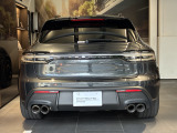 装着オプション:GTSスポーツパッケージ アダプティブスポーツシート(18way電動調節) PORSCHEロゴLEDドアカーテシーライト 21インチGT Designホイール(サテンブラック塗装)