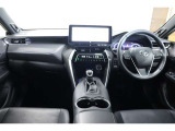広々とした運転席まわりで、快適ドライブが楽しめます!
