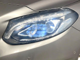 ●LEDヘッドライト:夜間走行時も良好な視界を確保し安心して運転できる高輝度LEDヘッドライトを装備!点灯速度が早く、消費電力も抑えられています。