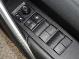 電動格納式ドアミラー・パワーウインドウを装備しています。