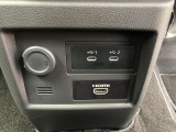 USBポート付きで携帯の充電に便利。