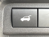 【パワーバックドア】スマートキーや運転席のボタンを押すだけでリアゲートが自動で開閉します!荷物を持っている時や、高い位置にあるバックドアを閉める際に便利な機能です♪