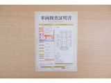 【車両検査証明書】店頭にて、クルマの状態が一目で分かる査証明書を公開中。トヨタ認定検査員が厳しく検査し、状態を点数と図解で表示しています。修復歴はもちろん、傷やヘコミの箇所や程度がご確認いただけます。