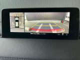 360&deg;ビューモニターでは、両サイドとフロント、バックカメラの合成で、あたかも上空から見下ろした様に周囲を確認して頂けます。駐車場だけでなく、T字路等でも活躍のアイテムです!