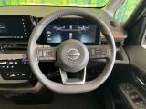インテリアに合わせたデザインのステアリングは、運転される方のことも考え、運転しやすい形状、大きさです。是非一度、実際に触ってお確かめください。