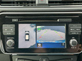 アラウンドビューモニターです。上空からお車の周りを見る感覚で表示されますので、車庫入れも簡単