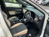 お洒落なこだわりの車内はベージュツートンインテリアならでは!