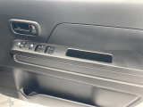 【パワーウインドウ】運転席のスイッチで、各席の窓ガラスの開閉ができます!あると便利ですよね!