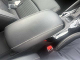 ひじ掛けもスライド式で運転の負担も少ないです!