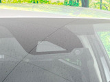 【プリクラッシュセーフティ】前方の車両等を検知し、衝突しそうな時は警報で注意を促し、ブレーキを踏む力をサポート。ブレーキを踏めなかった場合は衝突被害軽減ブレーキが作動、衝突回避をサポートします。