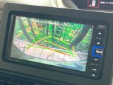 【バックカメラ】駐車時に後方がリアルタイム映像で確認できます。大型商業施設や立体駐車場での駐車時や、夜間のバック時に大活躍!運転スキルに関わらず、今や必須となった装備のひとつです!
