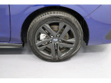 215/50R17のタイヤサイズです。距離が少ないのでタイヤの残量もばっちりです!