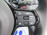 ハンドル右側はクルーズコントロールのスイッチを装備しています。運転中の操作も安心して行えます。