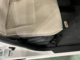 痛みの出やすい運転席シートの角、フロアマット、座面、ともに良好です