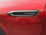 直列6気筒エンジンを表すINLINE6 エンブレムがカッコイイ!!