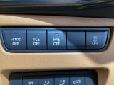 運転席脇のクラスタースイッチ部分にはパーキングセンサー、その他走行系スイッチを集中配置しております。