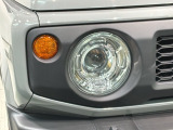 LEDヘッドライトは、点灯の瞬間から最大光量を発揮し、突然暗くなるトンネルなどでの安定感を高めます。
