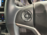 ステアリングにオーディオ操作スイッチが付いています。オーディオ画面に直接タッチしなくても操作が出来ますので、運転に集中できます。