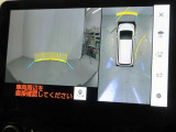 パノラミックビューモニター付きです。車両を上から見たような映像をディスプレイオーディオ画面に表示。運転席からの目視だけでは見にくい、車両周辺の状況をリアルタイムでしっかり確認できます。