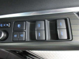 運転席側のパワーウィンドウスイッチです。全ての窓の開閉操作ができます。