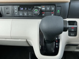 この度は、当店のお車をご覧いただきまして誠にありがとうございます。当店では全国販売・納車も行っております。県によって陸送費用は異なりますのでお気軽にお問い合わせください。