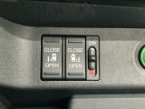 【両側パワースライドドア】両側がパワースライドドアになっており、運転席のスイッチやスマートキーでも開閉が可能です!開口部も広いので乗り降りも楽々♪