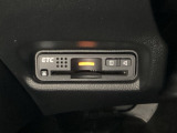 ハンドルの左下にETCがついています。高速道路の料金所の通過も楽々です。 カードの取り出しもしやすい場所についています。