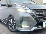 【LEDヘッドライト】悪天候や夜間走行時も良好な視界を確保し安心して運転できる高輝度LEDヘッドライトを装備!点灯速度が早く、消費電力も抑えられています。