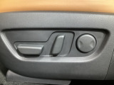 こちらのグレードは助手席にもパワーシートを装備しております!運転席同様お好みで調整が可能です!