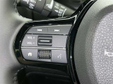ステアリングスイッチ装備!運転しながら手元でオーディオの操作などができます。