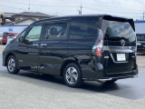車線逸脱防止支援システム,車両が車線をはみ出す可能性がある場合に警報音と警告表示と共に車線内に戻すようにハンドル操作をサポートしてくれます。