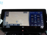 JBLプレミアムサウンドシステムを採用したディスプレイオーディオ搭載!快適なドライブをサポートする純正ナビ&フルセグTV装着!(※Tコネクト機能等のご利用は別途有償となる場合がございます!)
