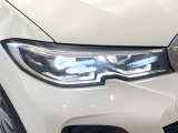 ●LEDヘッドライト:夜間走行時も良好な視界を確保し安心して運転できる高輝度LEDヘッドライトを装備!点灯速度が早く、消費電力も抑えられています。