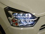 LEDヘッドライトです。デザイン性がよくとても明るいので、夜間の走行や悪天候でも安心です。しかも長寿命!