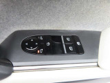 運転席のパワーウインドースイッチ部です。よく触れる場所だからこそ、使用状態があらわれますよね。ぜひこうした所もチェックしてください。