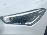 ●LEDヘッドライト:夜間走行時も良好な視界を確保し安心して運転できる高輝度LEDヘッドライトを装備!点灯速度が早く、消費電力も抑えられています。