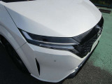 LEDヘッドランプ・・・ハロゲンランプに比べて非常に明るいので、夜間走行時の視認性がアップします。