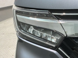 LEDヘッドライトは、点灯の瞬間から最大光量を発揮し、突然暗くなるトンネルなどでの安定感を高めます。