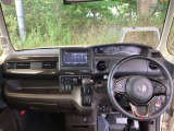 フロントガラスが大きく、ワイドな視界で運転もしやすくなるように、設計されています。