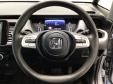 運転にかかわる様々な操作を安全に行えるように視点移動が少なく操作性に配慮されたスイッチ類が凝縮されたコクピットです。