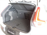 荷室は460Lの容量があり、リアシートを倒すことで1336Lまで拡大可能です ラゲッジはスクエアなスペースが確保されており、旅行でも乗車人数分の荷物を積み込むことができます
