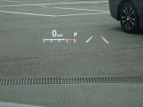 カラーヘッドアップディスプレイ付き。少ない視線移動で情報を確認できるので、運転の疲労軽減に繋がりますよ♪