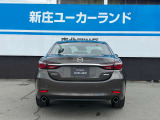 安定感のあるプロポーションのリアビュー。さらに、リアコンビネーションランプの間をつなぐメッキモールがリア全体を引き締めボディ全体のラインのつながりを強調しているんです。