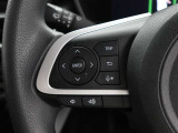 ステアリングスイッチ付き。手を離さずにさまざまな操作が可能です。