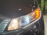 【LEDヘッドライト】悪天候や夜間走行時も良好な視界を確保し安心して運転できる高輝度LEDヘッドライトを装備!点灯速度が早く、消費電力も抑えられています。