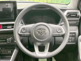 インテリアに合わせたデザインのステアリングは、運転される方のことも考え、運転しやすい形状、大きさです。是非一度、実際に触ってお確かめください。