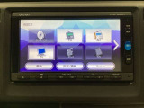 ナビゲーションはフルセグTV対応のGathers純正メモリーナビを搭載しています。Bluetoothオーディオ機能がありますので、スマートフォンなどの音楽も再生できます。