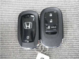◆スマートキー◆カギをバッグやポケットに入れたままでもドアロックの開閉ができる『スマートキー』付き!雨天や暗くなってもカギを取り出す必要がなくドアの開錠&エンジンも始動できます